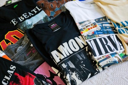 綺麗に並べられた古着