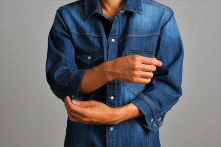 ビンテージ古着を着こなす男性