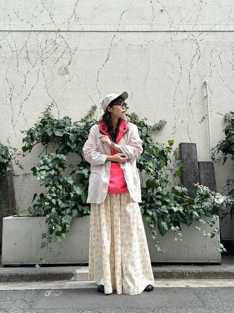 赤いプルオーバー