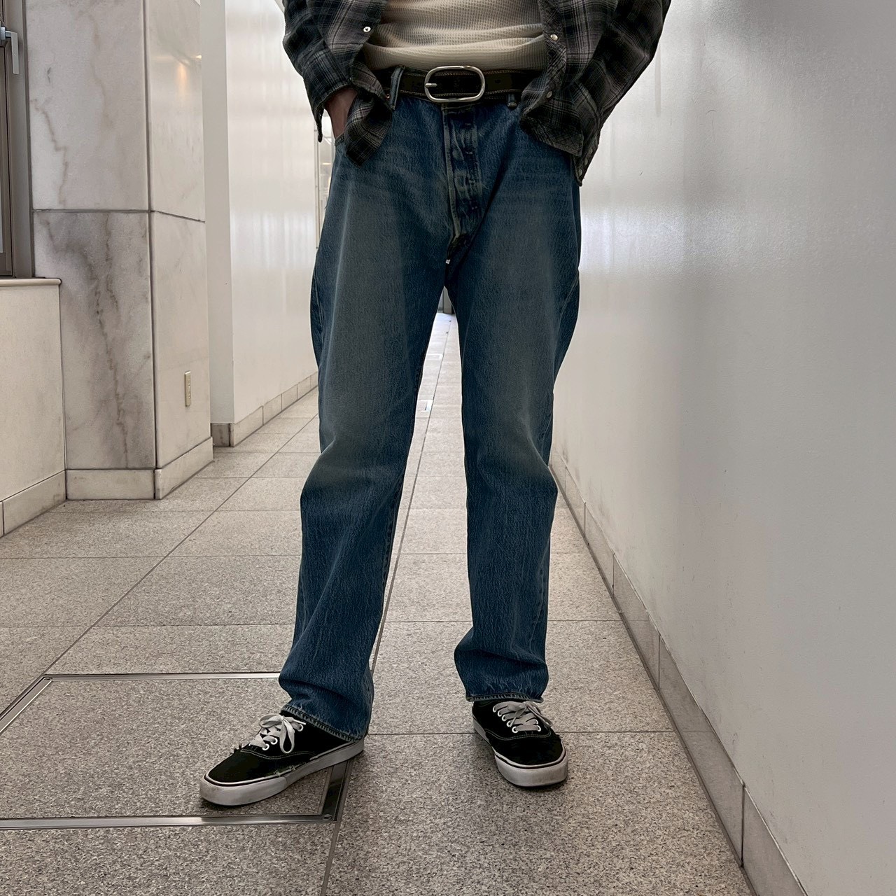 Levisデニムパンツ