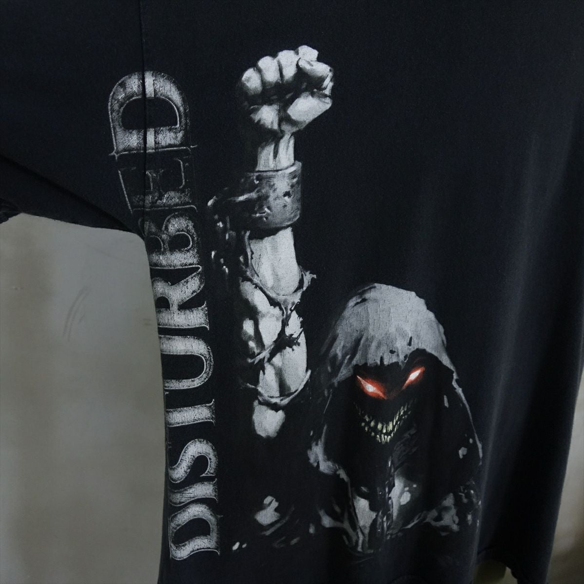 古着 00s GIANTボディー DISTURBED ディスターブド Tシャツ バンド