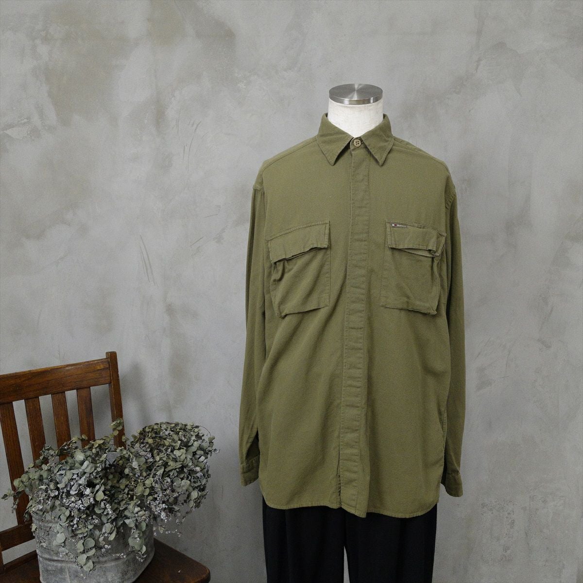 トミーヒルフィガーのシャツ