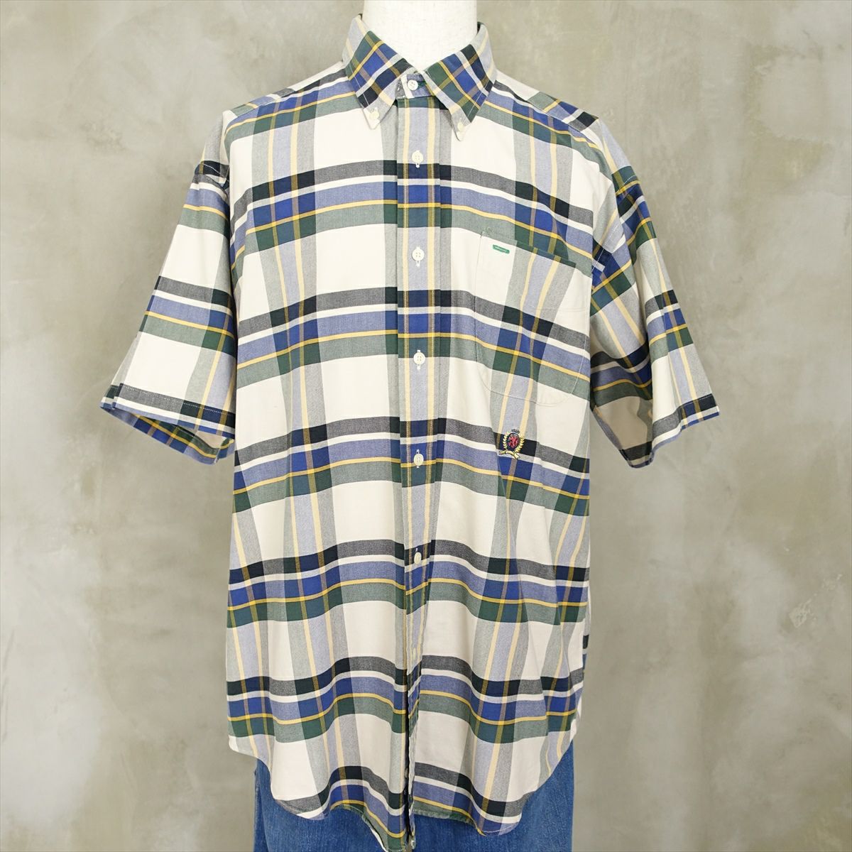 トミーヒルフィガーのシャツ