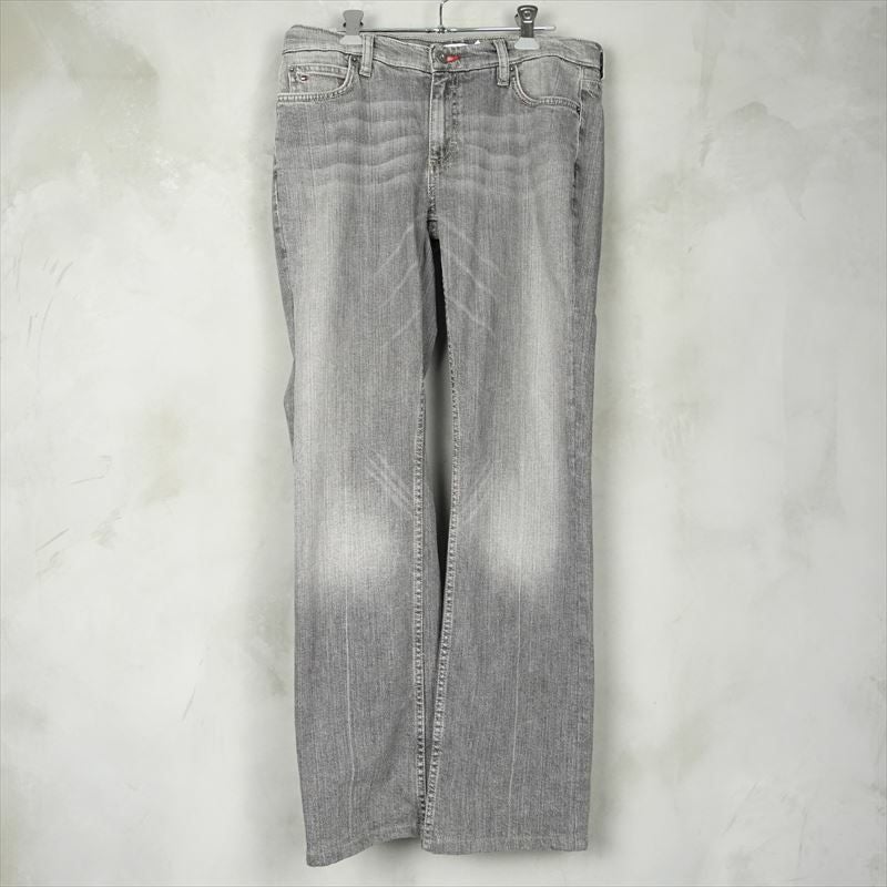 トミーヒルフィガーのデニムパンツ