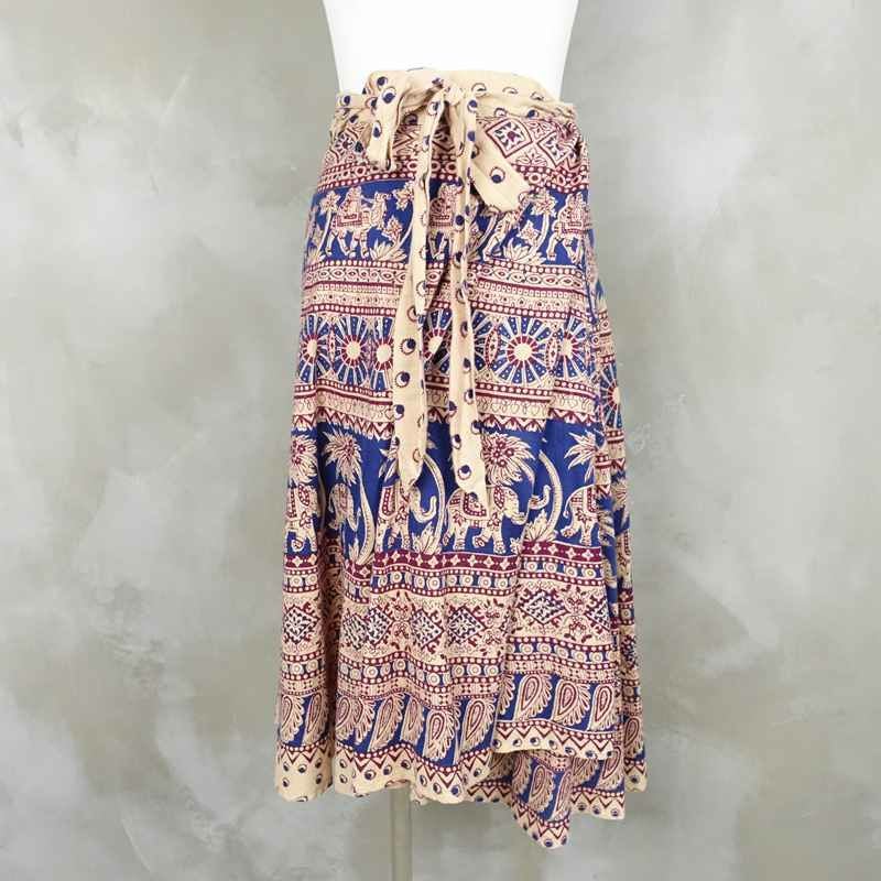 古着の柄スカート