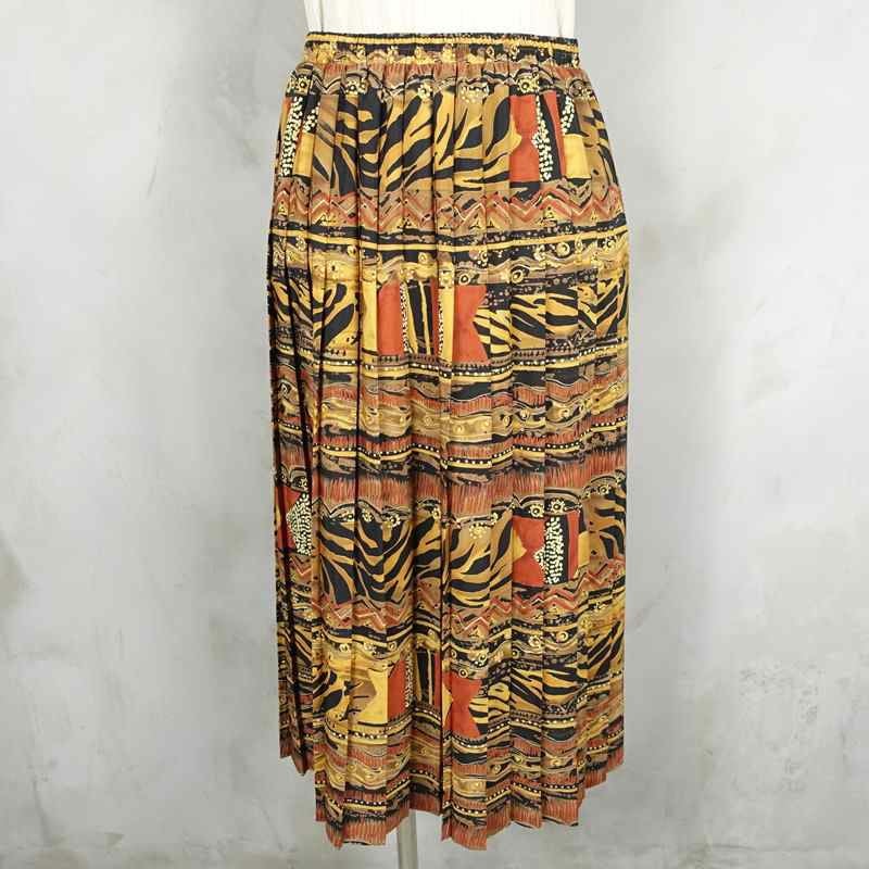 古着の柄スカート