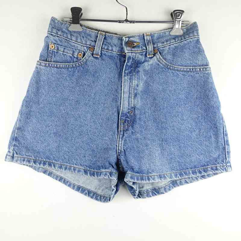 Levisのデニムショートパンツ