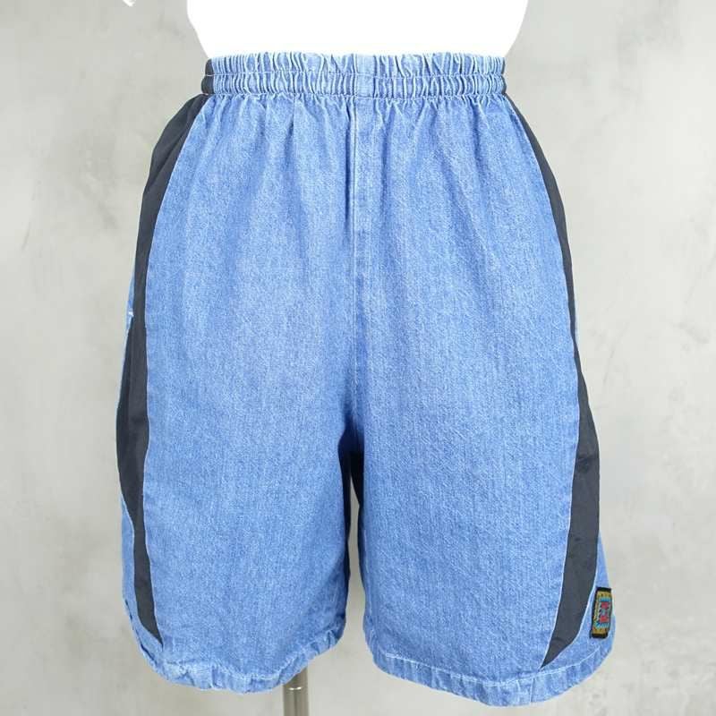 古着のデニムショートパンツ