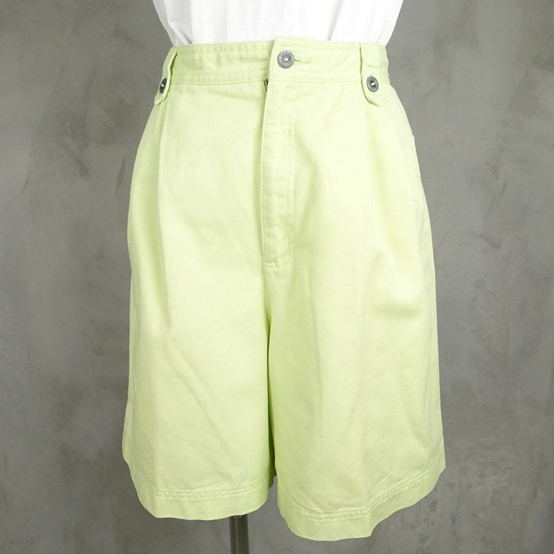 古着のショートパンツ