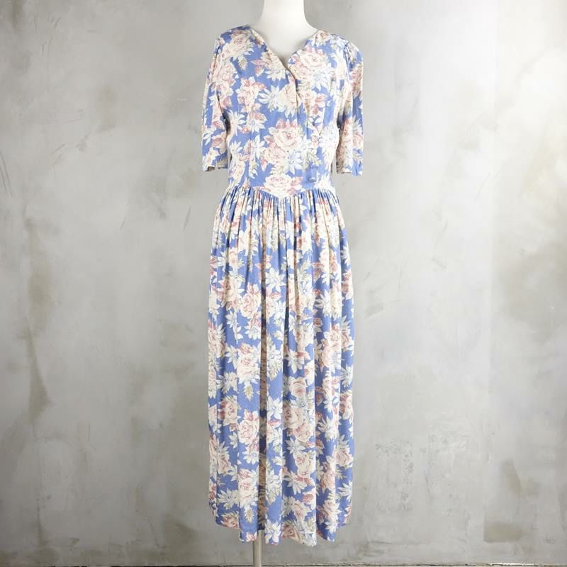 古着の花柄ワンピース