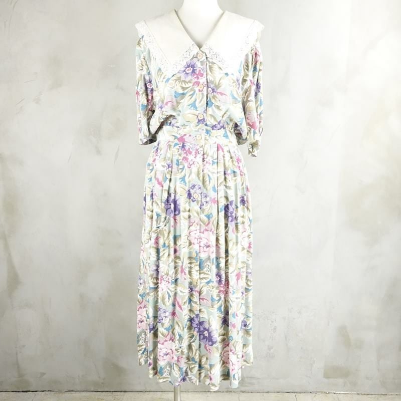 古着の花柄ワンピース