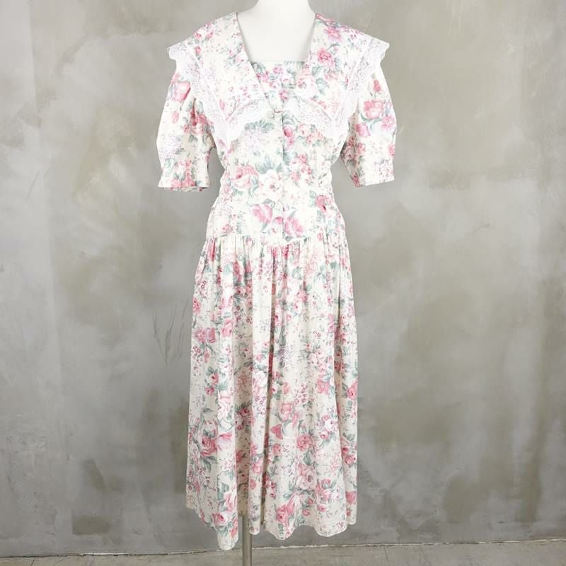 古着の花柄ワンピース