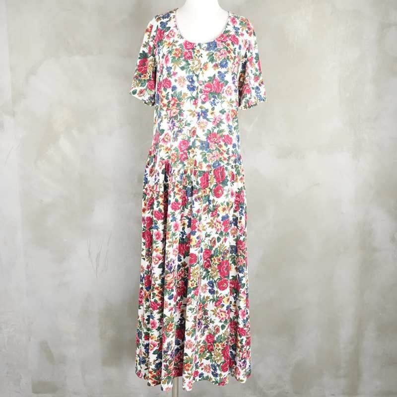 古着の花柄ワンピース