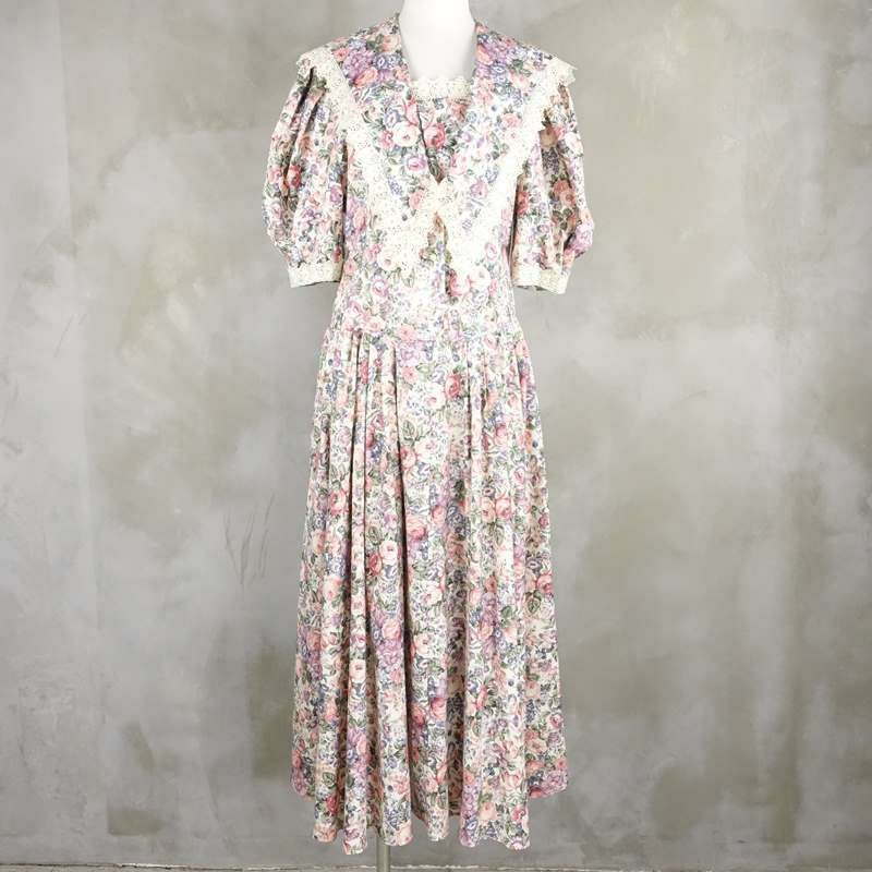 古着の花柄ワンピース