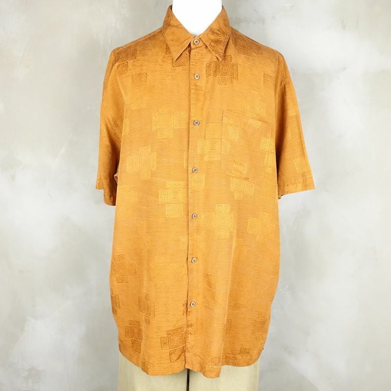 古着のシルク柄シャツ