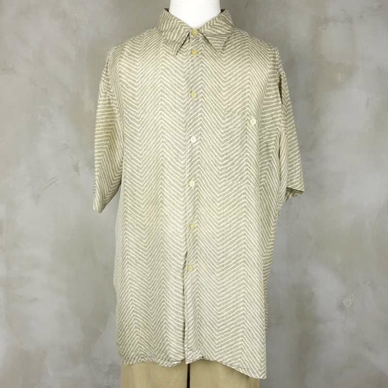 古着のシルク柄シャツ
