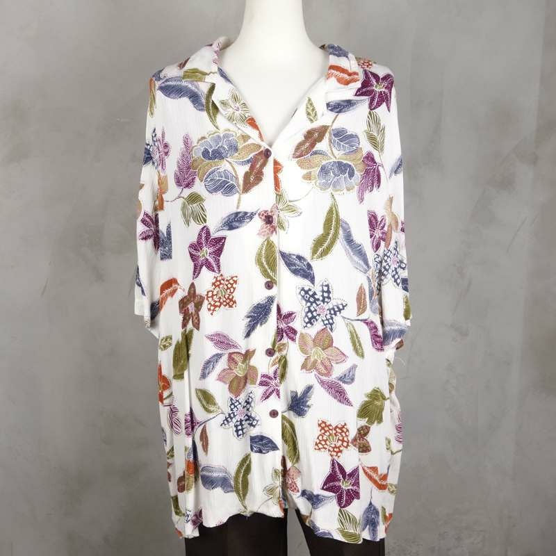 古着の花柄半袖シャツ