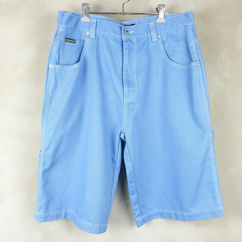 古着のショートパンツ