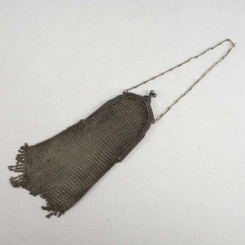 アンティークのがま口 ハンドポーチ