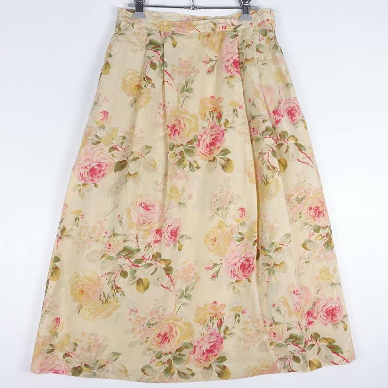 古着の花柄フレアスカート