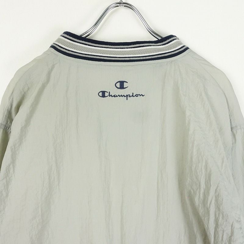 【美品】90‘s Champion シルバー ウィンドブレーカー 人気のスポーツブランドのウィンドブレーカーです。カラーも多様で春に